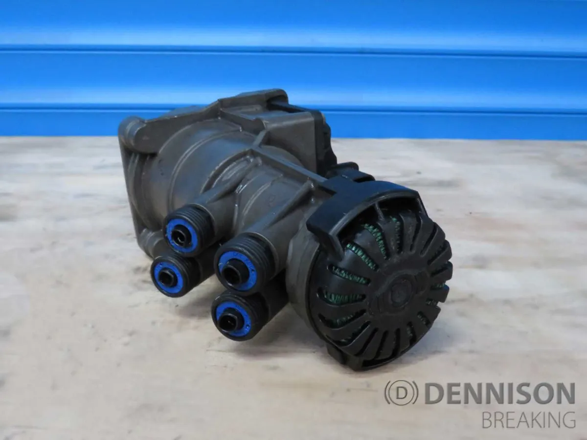 Genuine Volvo Modulator 21114973 USED - Image 1