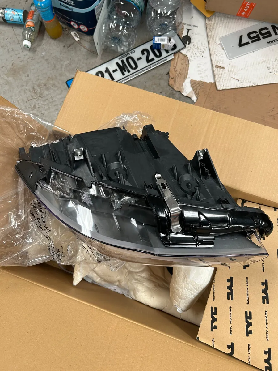 Headlight for a 2014 BMW 518/520 - Image 1