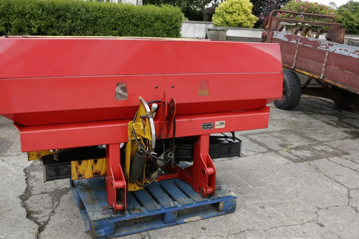 krm fertiliser spresder - Image 1