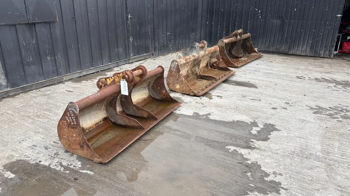 72” Grading Buckets with 65mm Pins - Image 4