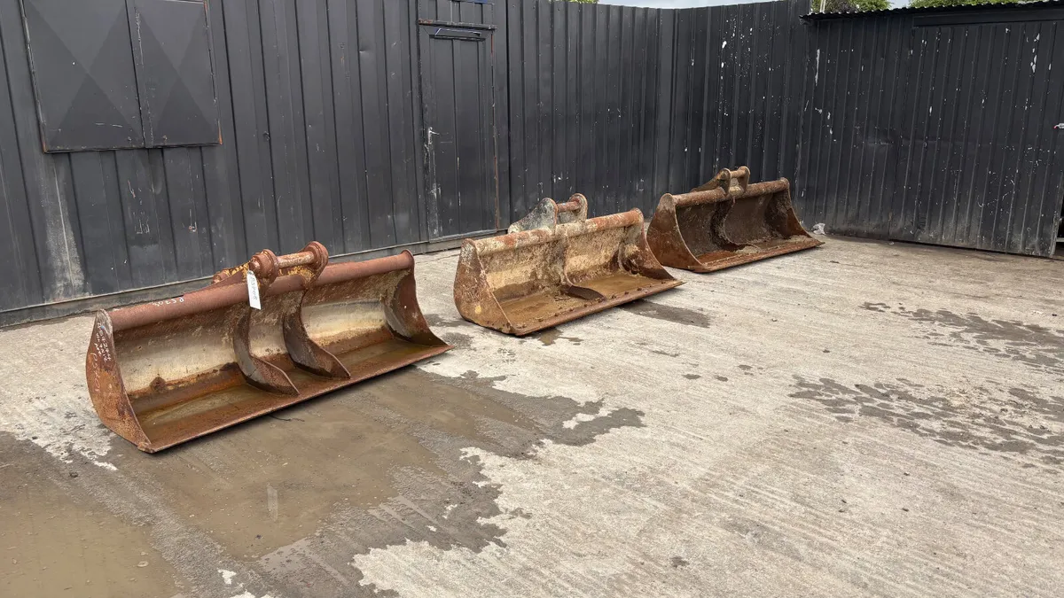 72” Grading Buckets with 65mm Pins - Image 1