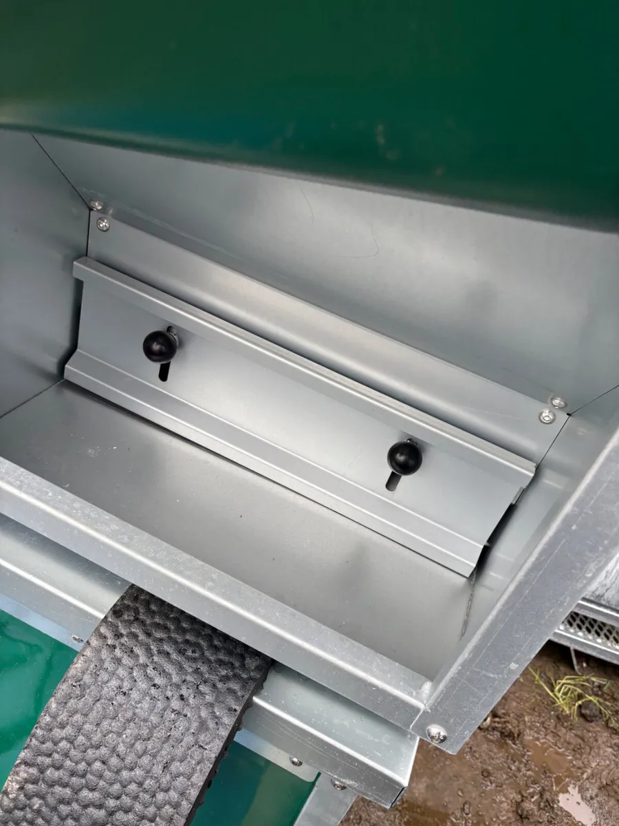 Condon 2ft and 4 ft calf feed box - Image 3