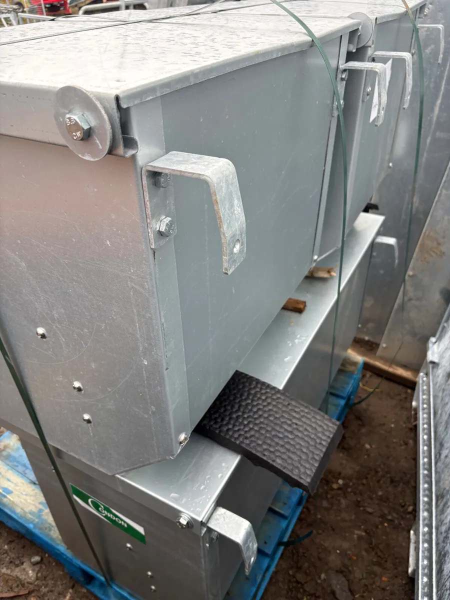 Condon 2ft and 4 ft calf feed box - Image 2