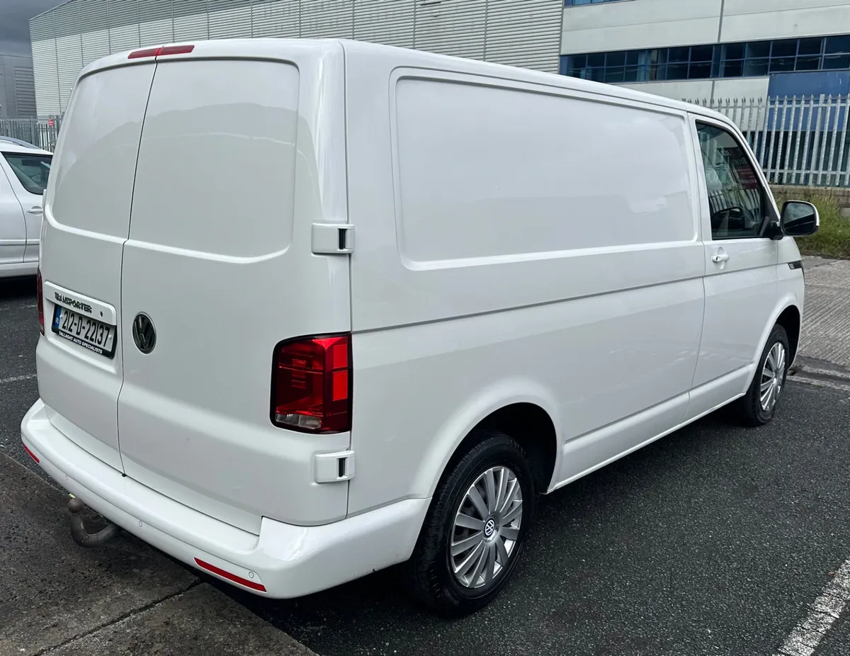 2021 Volkswagen Transporter HIGH SPEC - Image 4