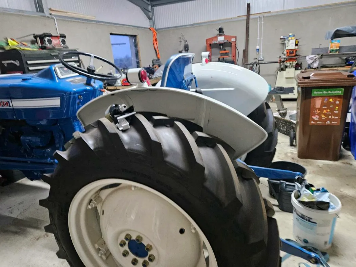 Vintage tractor - Image 3