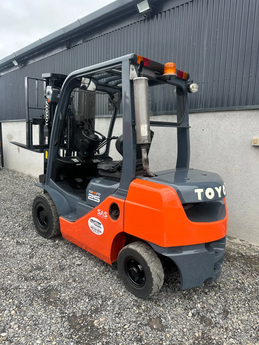Toyota 2.5 Container Spec Forklift - Image 2