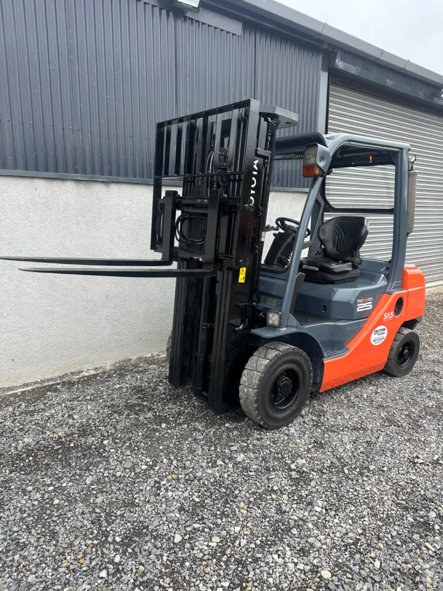 Toyota 2.5 Container Spec Forklift - Image 3