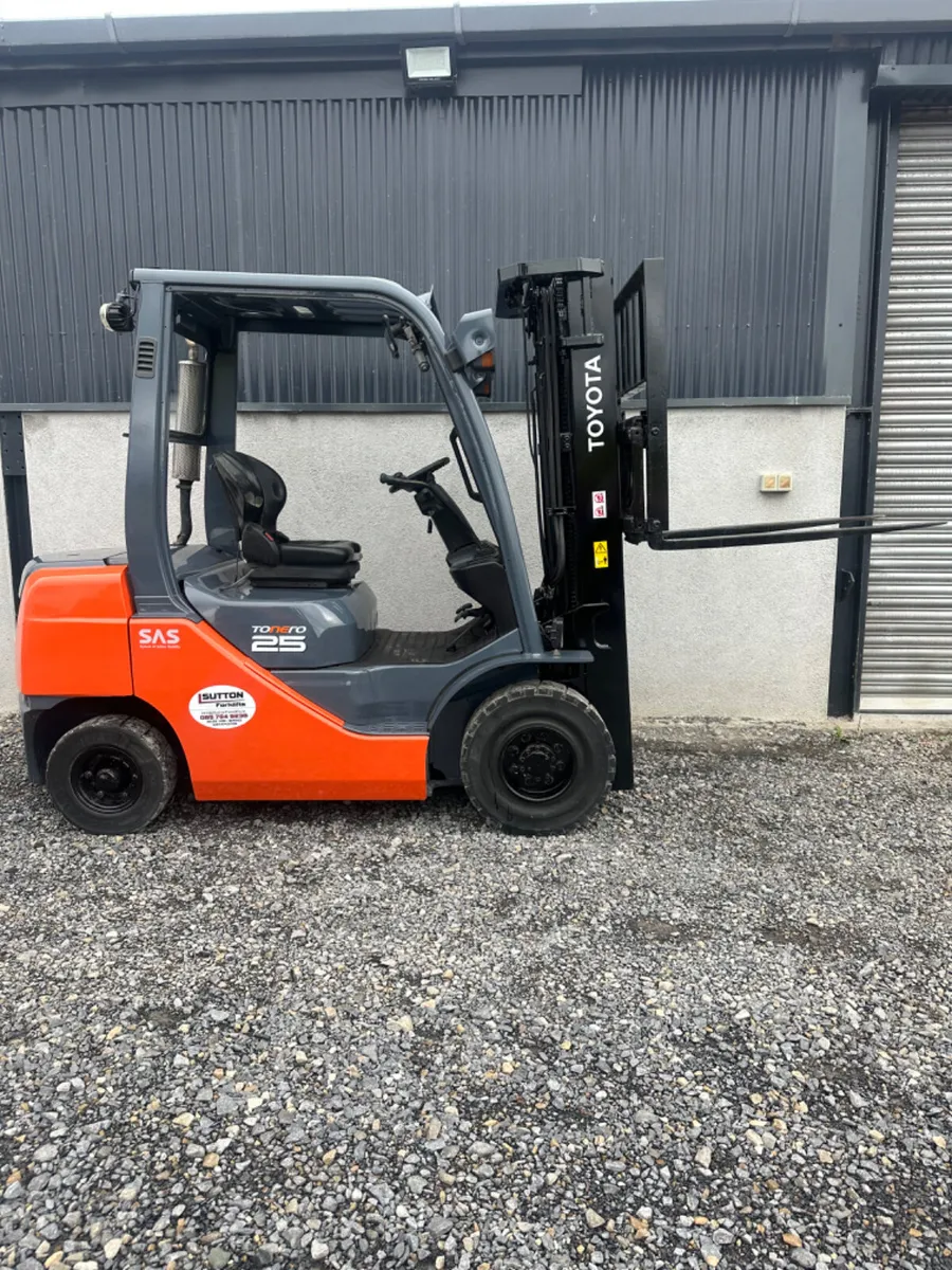 Toyota 2.5 Container Spec Forklift - Image 4