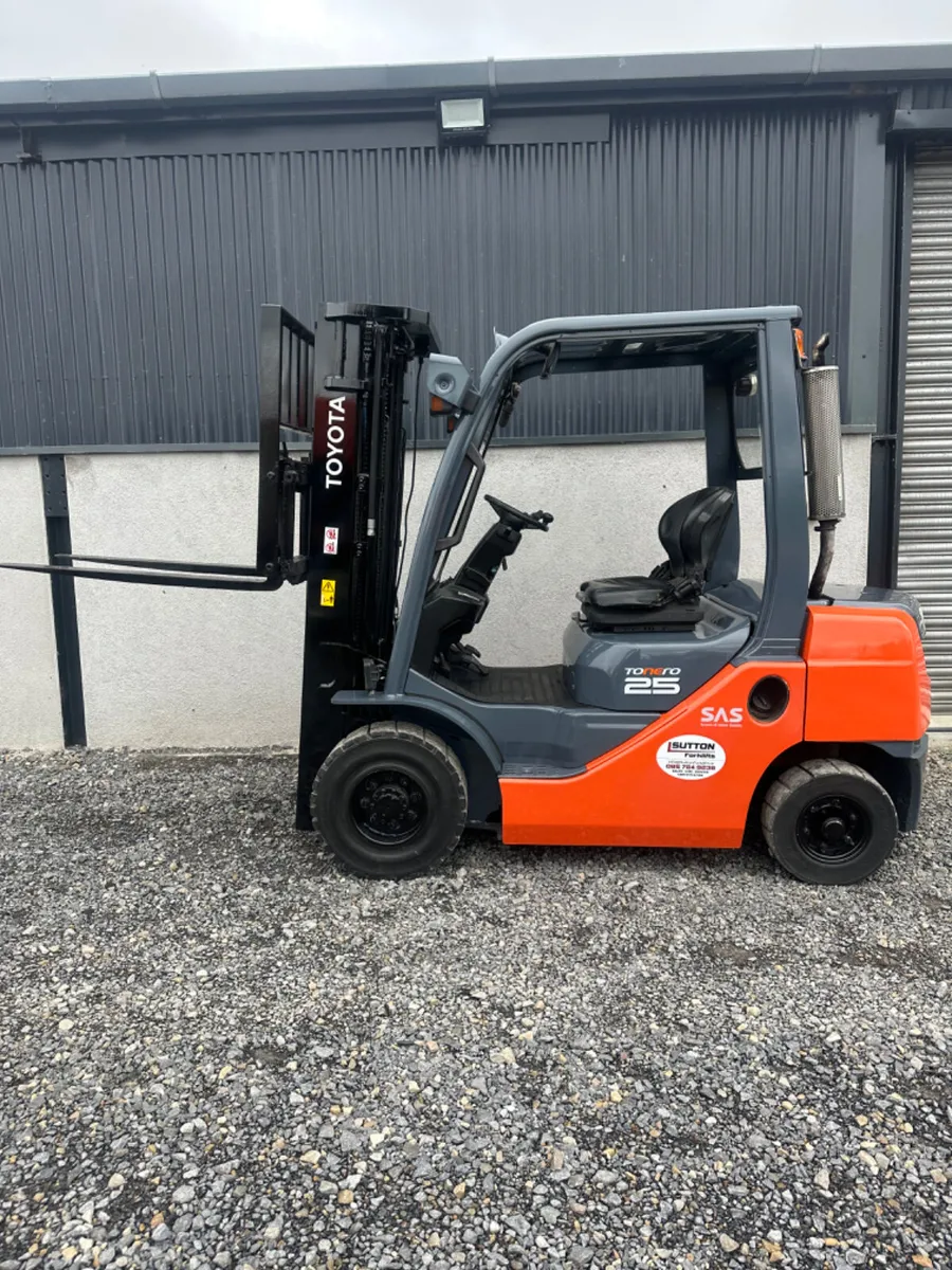 Toyota 2.5 Container Spec Forklift - Image 1