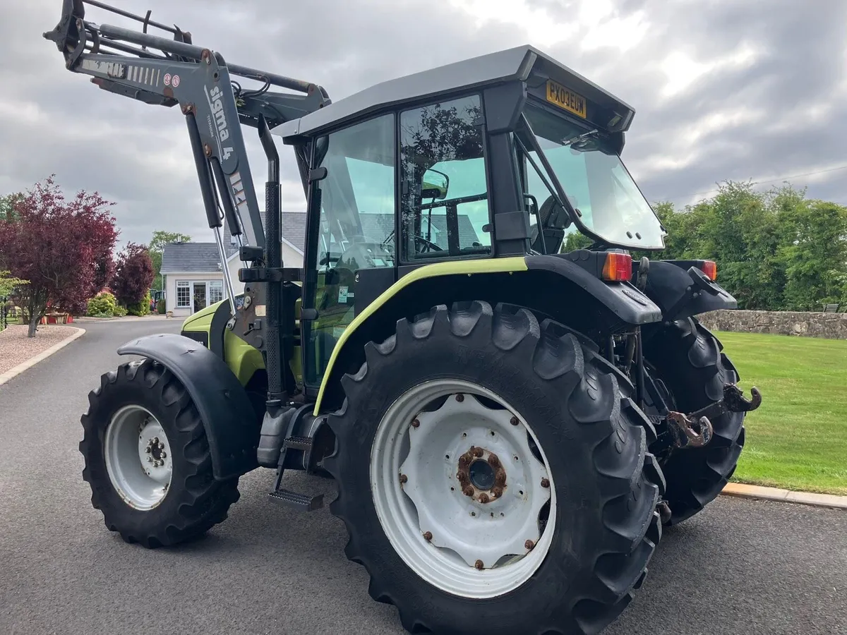 Hurlimann 4WD with Loader - Image 4