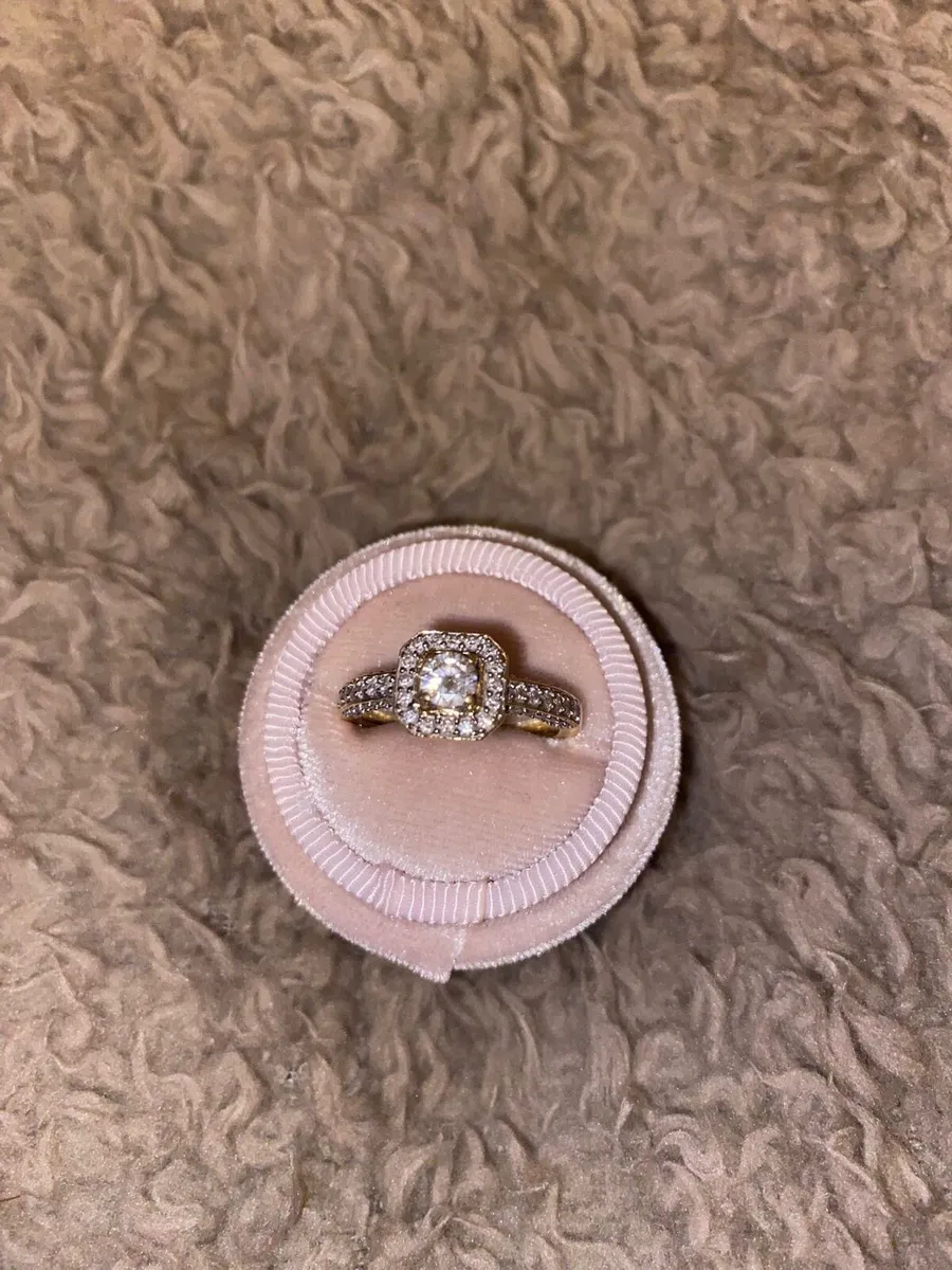 18ct gold diamond engagement ring - Image 1