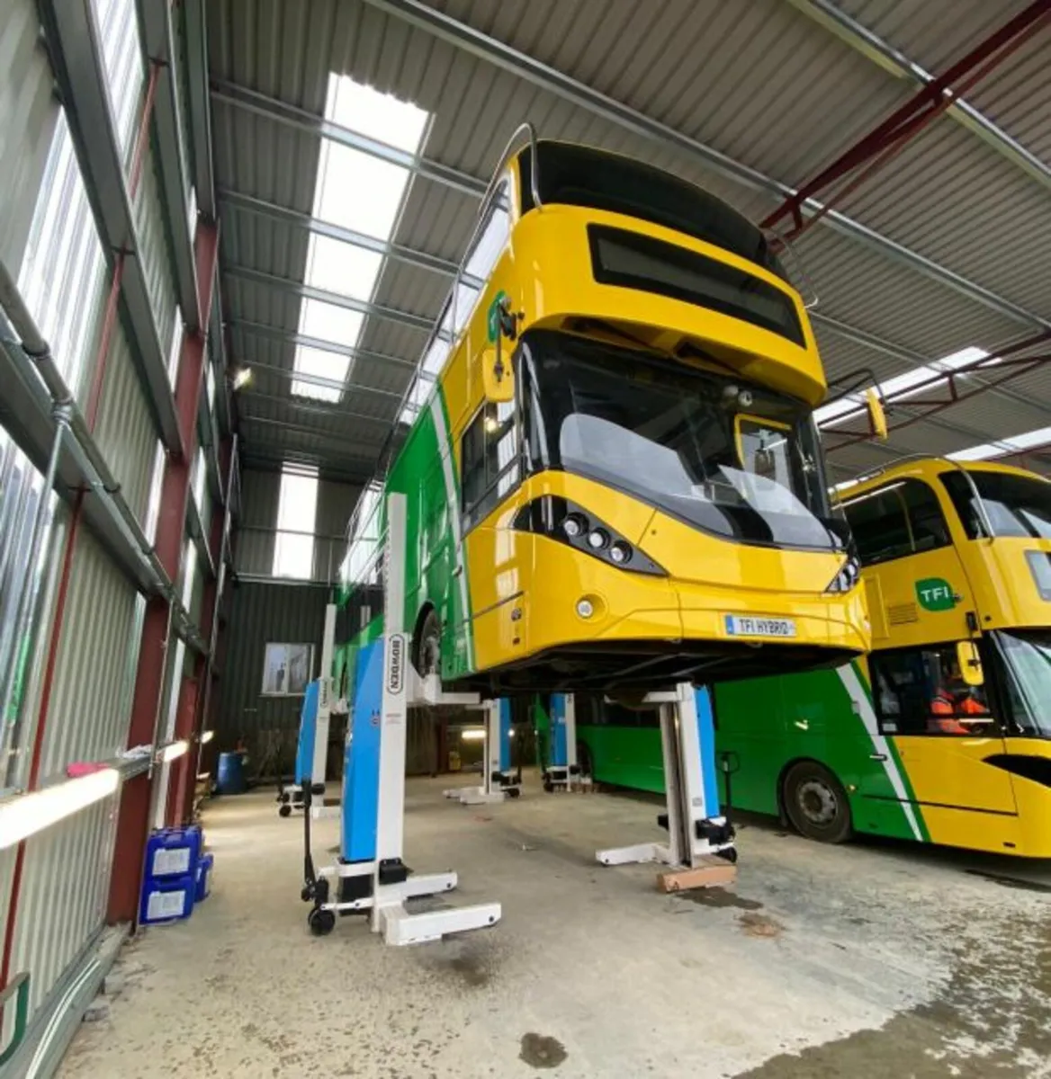 Wireless 30 Ton Mobile Column Lift (Set of 4)| 9" - Image 1