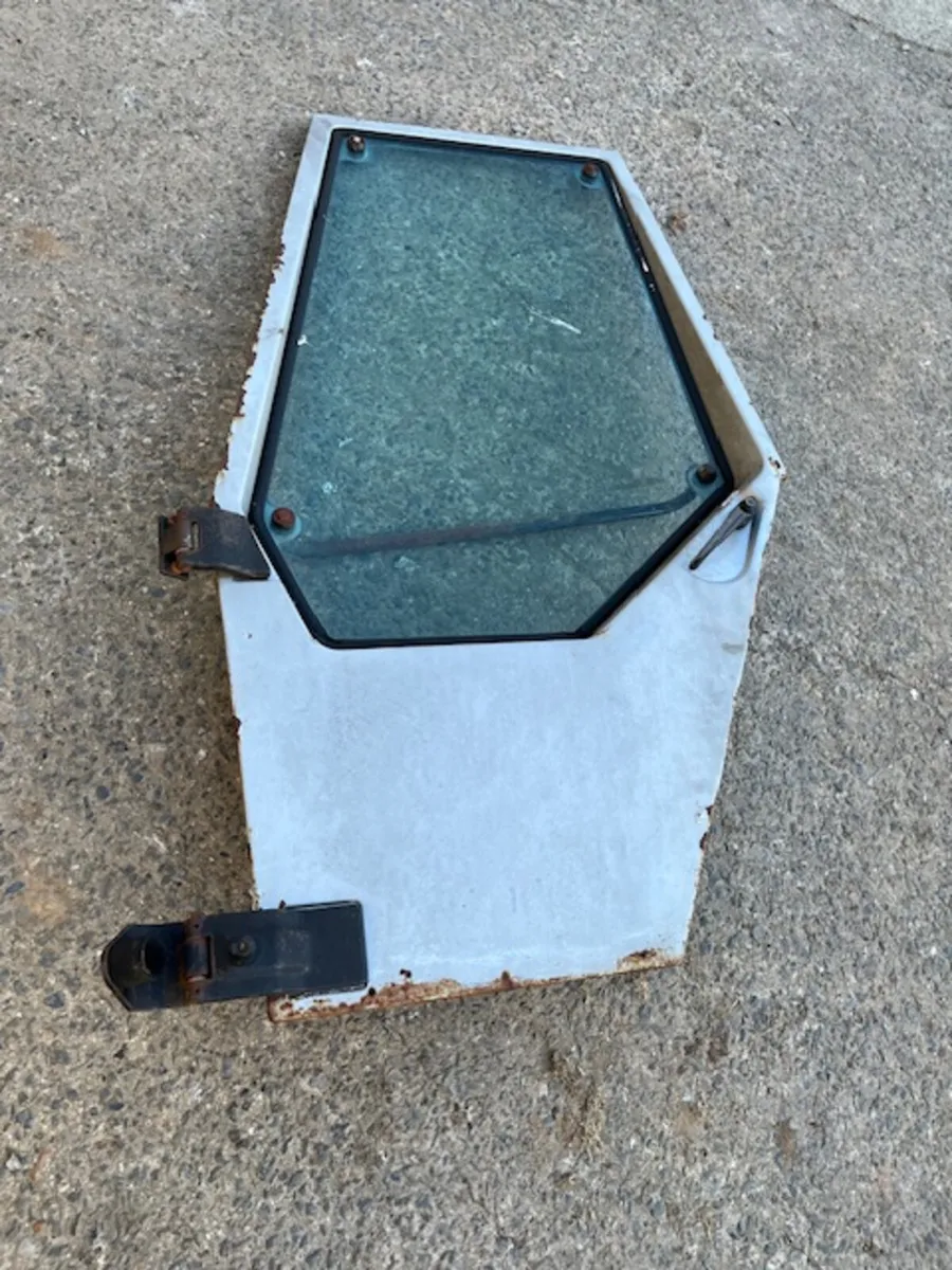 Left Hand Door suit MF 690, 675, 698, 699 - Image 3