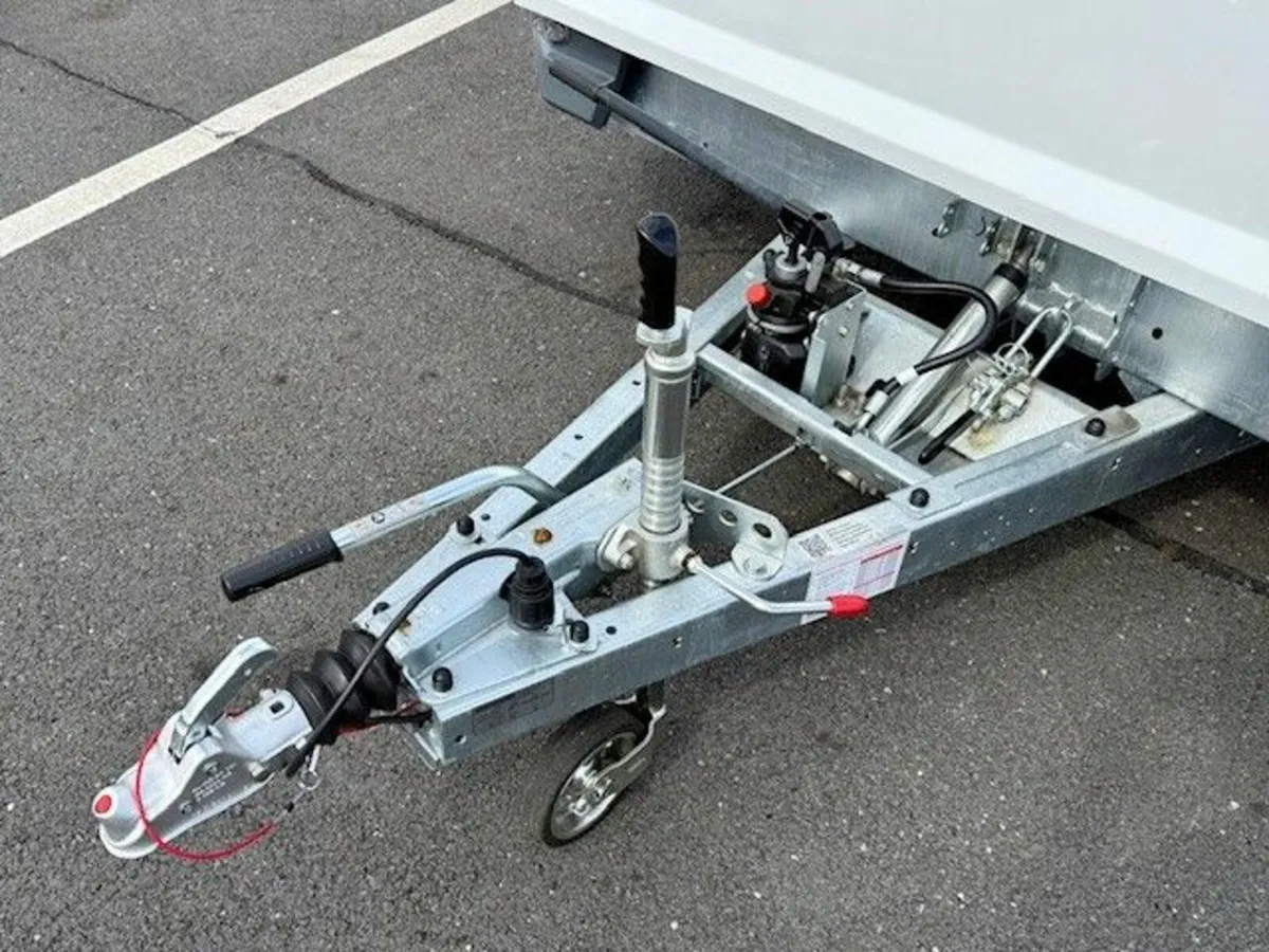 Brian James Race Shuttle 3 (4.7m x 1.95m) - Image 2