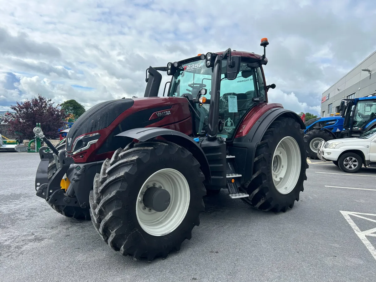 Valtra T235 Versu - Image 1