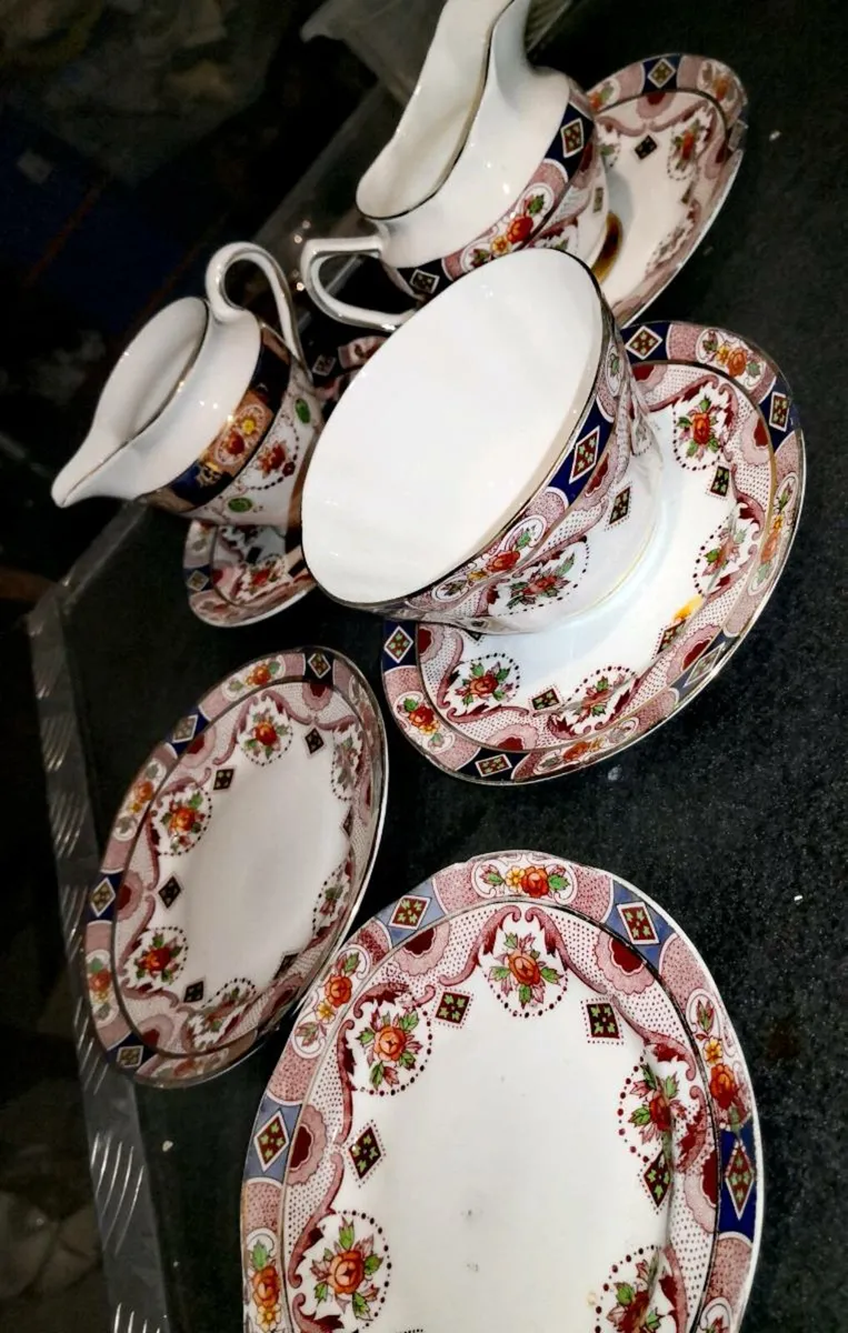 Royal Tara Carina partial teaset - Image 1