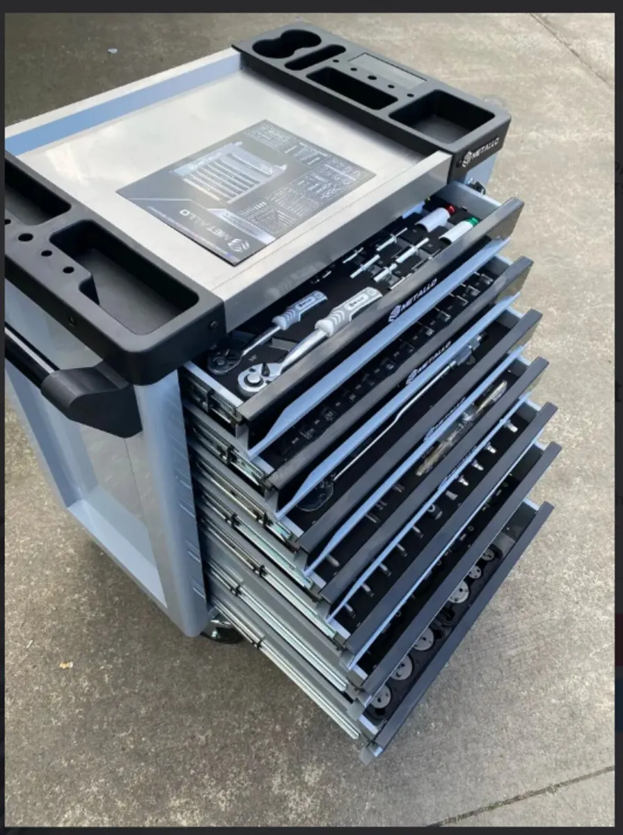 7 Drawer Tool Chest / Box With Tools - Image 1