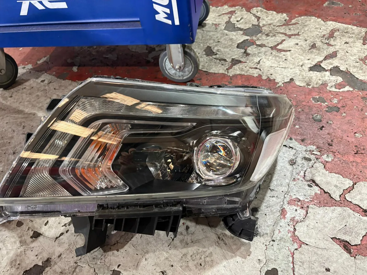 2016 up Nissan Navara 2.3 d  Head lights - Image 1