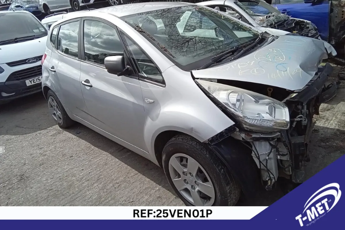 2010 KIA VENGA BREAKING FOR PARTS - Image 3