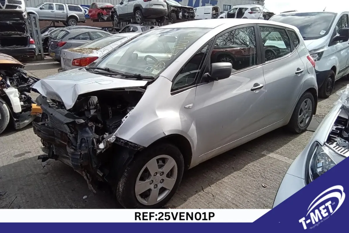 2010 KIA VENGA BREAKING FOR PARTS - Image 4