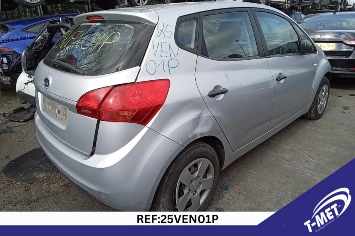 2010 KIA VENGA BREAKING FOR PARTS - Image 2