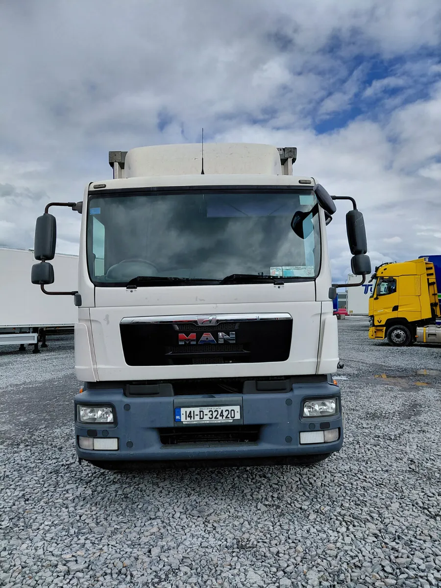 2014 - Man TGM  18.250 2DR AUTO 4X2 - Image 2