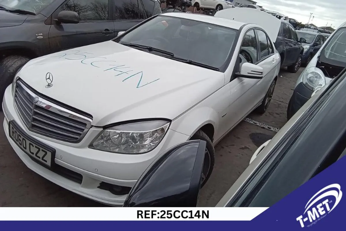 2010 MERCEDES C CLASS BREAKING FOR PARTS - Image 2