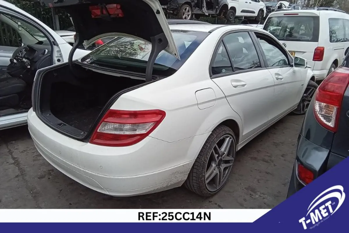 2010 MERCEDES C CLASS BREAKING FOR PARTS - Image 3