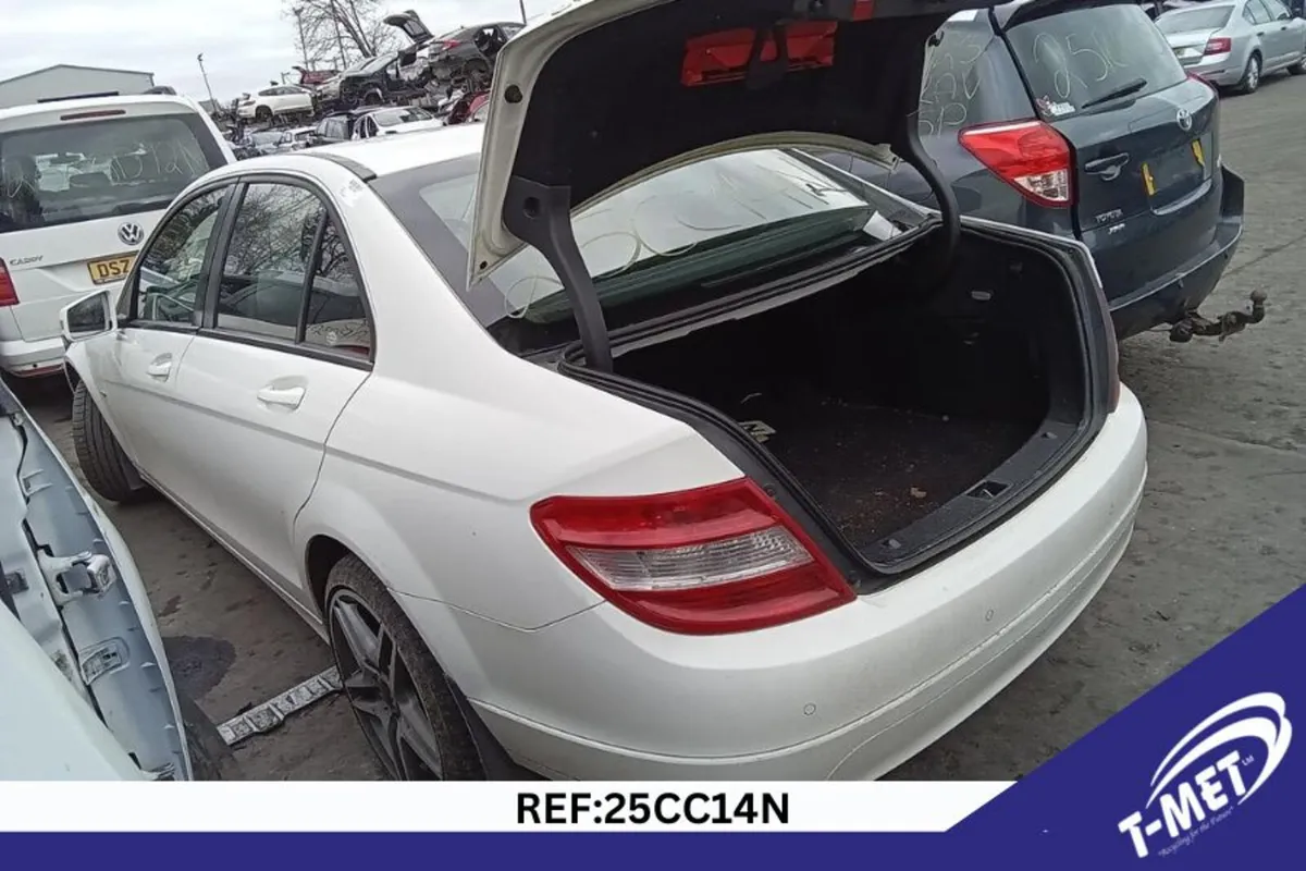2010 MERCEDES C CLASS BREAKING FOR PARTS - Image 4