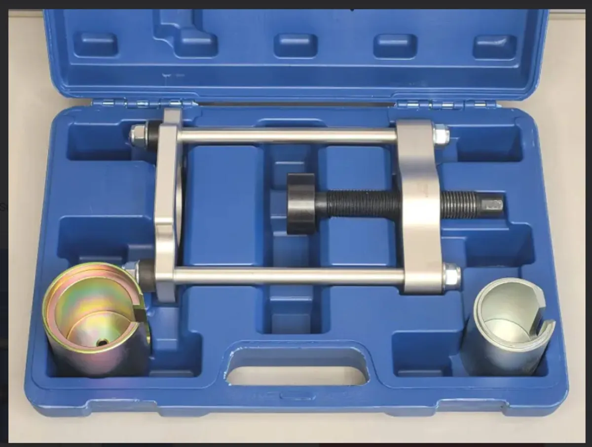 US PRO Rear Suspension Trailing Arm Bushes Remover - Image 1