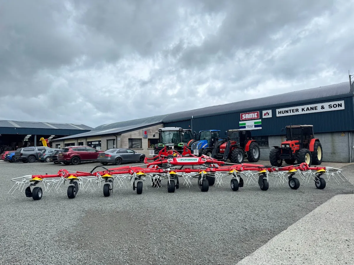 New Pottinger 40ft Trailed tedder - Image 2