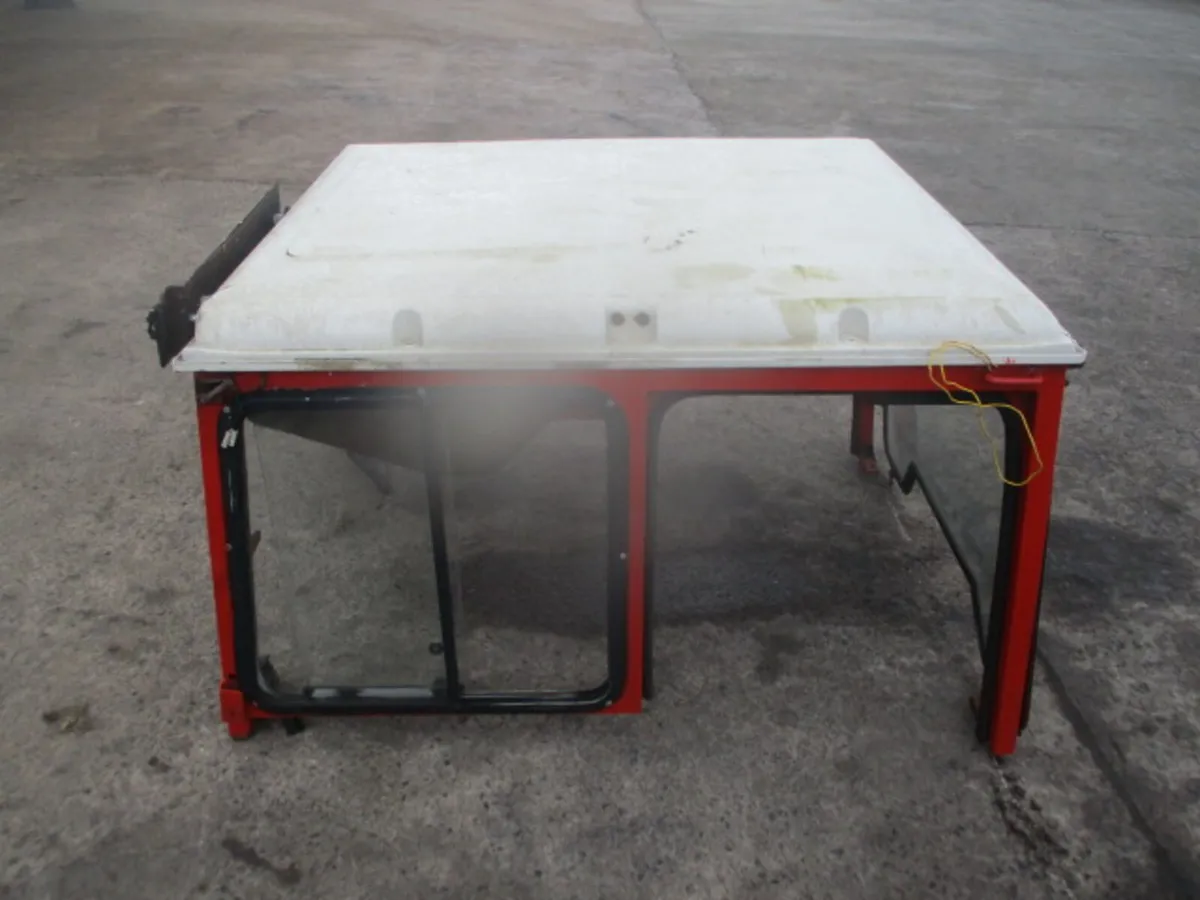 Duncan Cab Top Half - Image 4