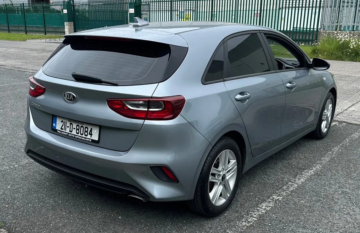 2021 Kia Ceed Commercial - Image 4