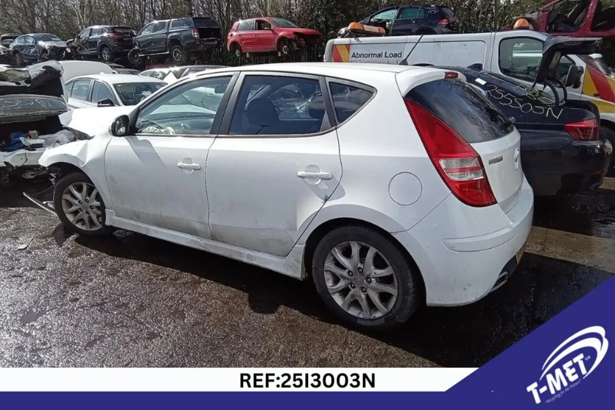 2010 HYUNDAI I30 BREAKING FOR PARTS - Image 1