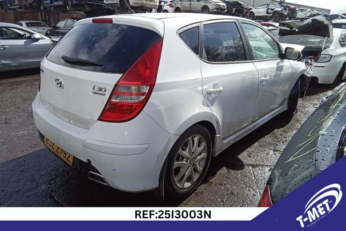 2010 HYUNDAI I30 BREAKING FOR PARTS - Image 2