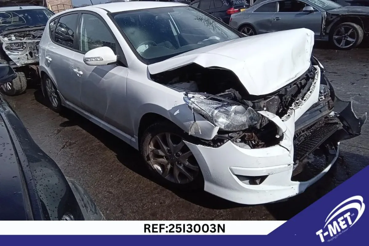 2010 HYUNDAI I30 BREAKING FOR PARTS - Image 3