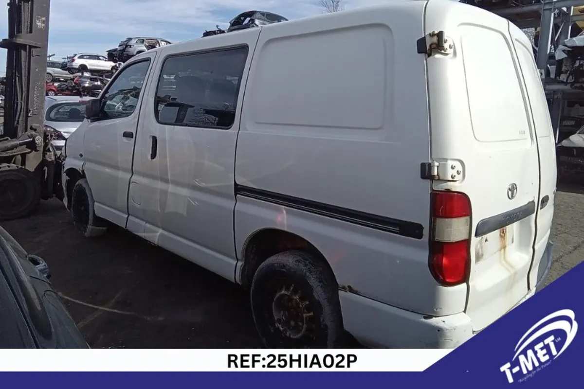 2008 TOYOTA HIACE BREAKING FOR PARTS - Image 3