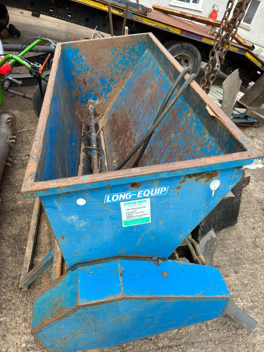 Sand spreader tractor mounted - Image 4