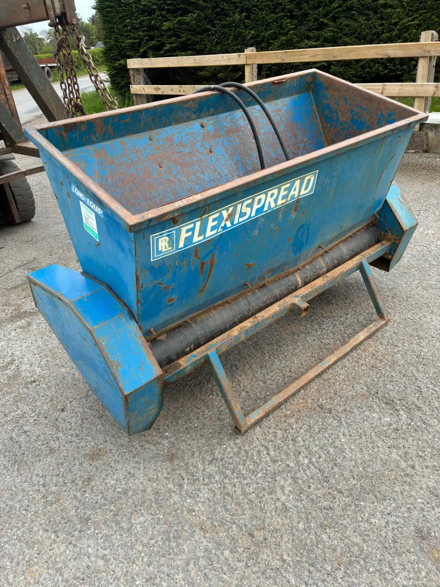 Sand spreader tractor mounted - Image 2