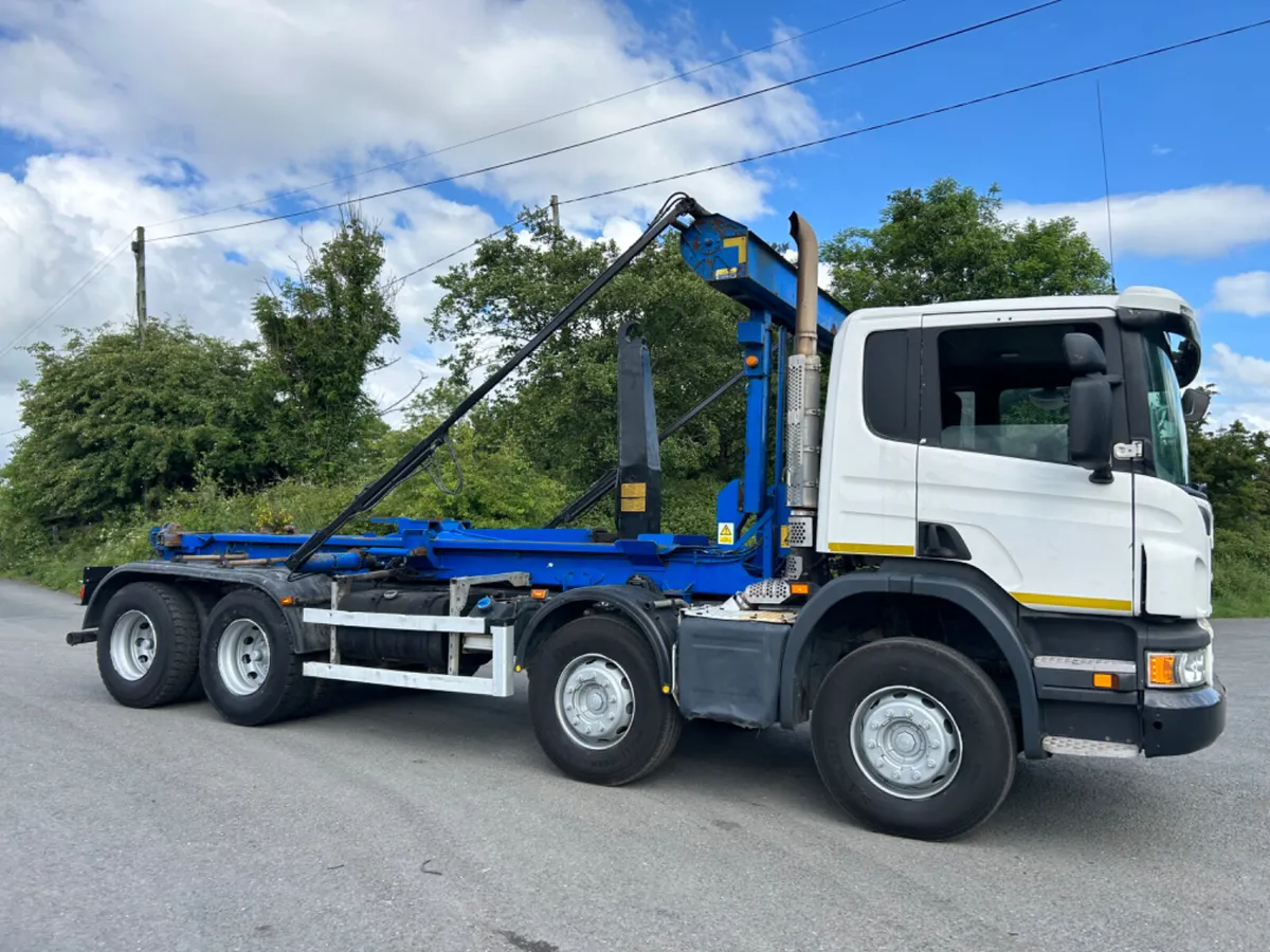 2015 Scania 8x4 hook loader with cover - Image 4