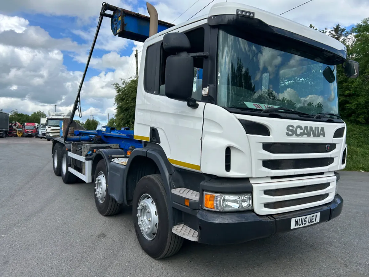 2015 Scania 8x4 hook loader with cover - Image 3