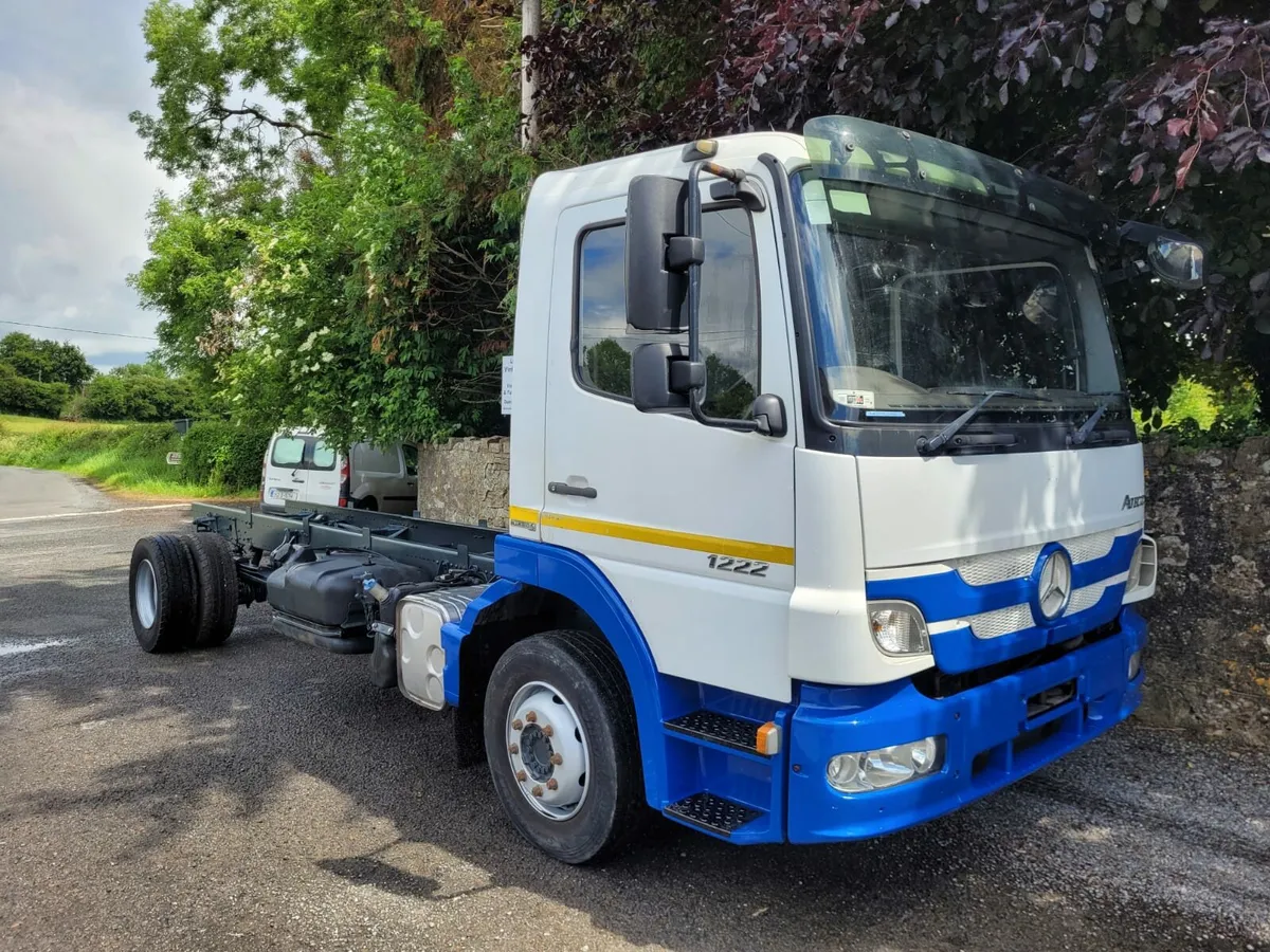Mercedes 1222 and tipping body and crane - Image 1