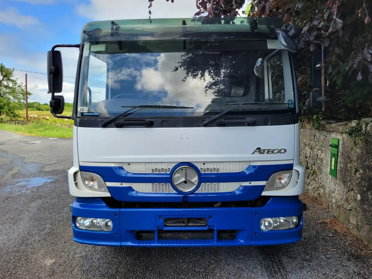 Mercedes 1222 and tipping body and crane - Image 3