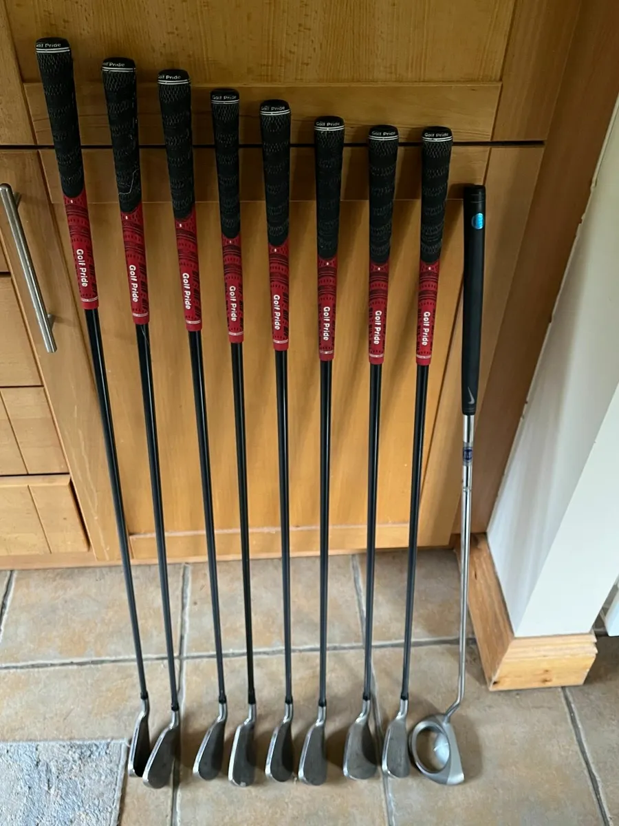 Full set of Seniors clubs and bag. - Image 1