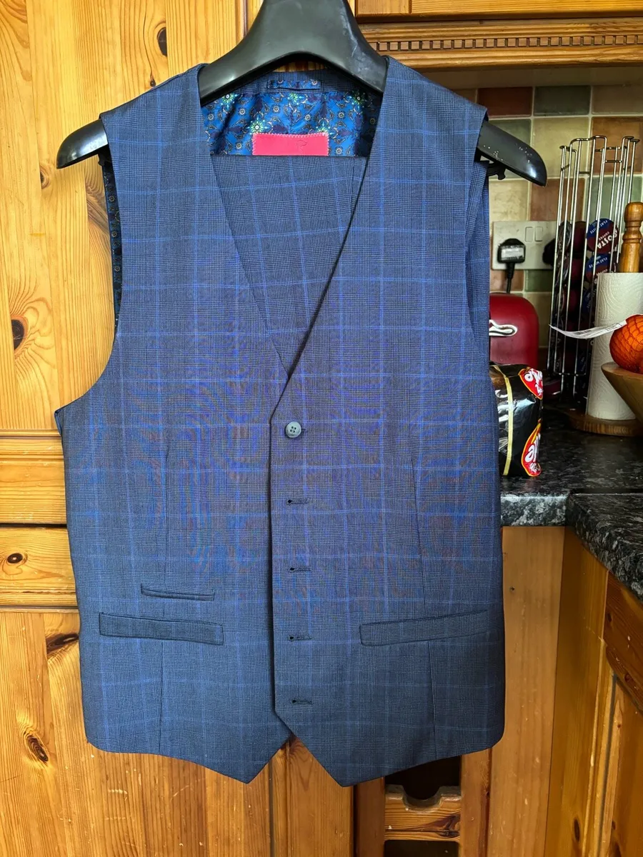 Men’s Suit - Image 3