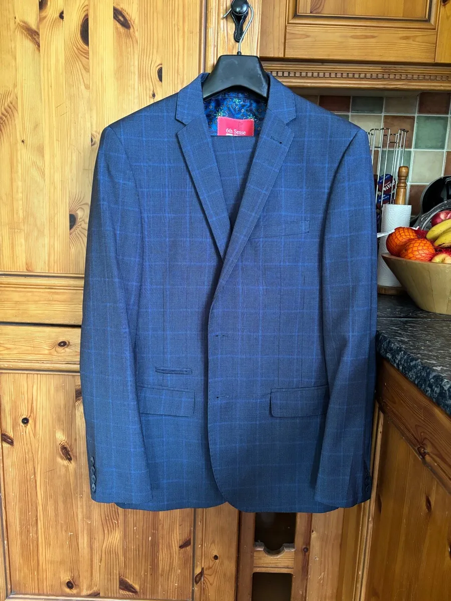 Men’s Suit - Image 1
