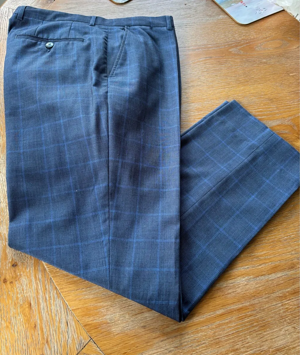 Men’s Suit - Image 4