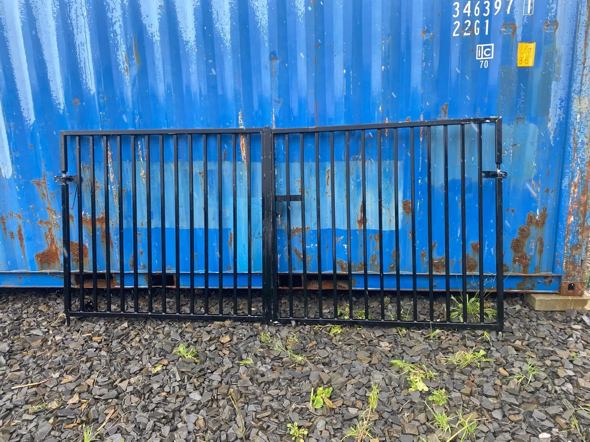11ft galvanised and dipped gates - Image 1