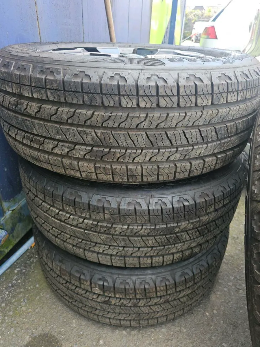 Amarok 20" Alloys And 255/55/20 Goodyear tyres - Image 3