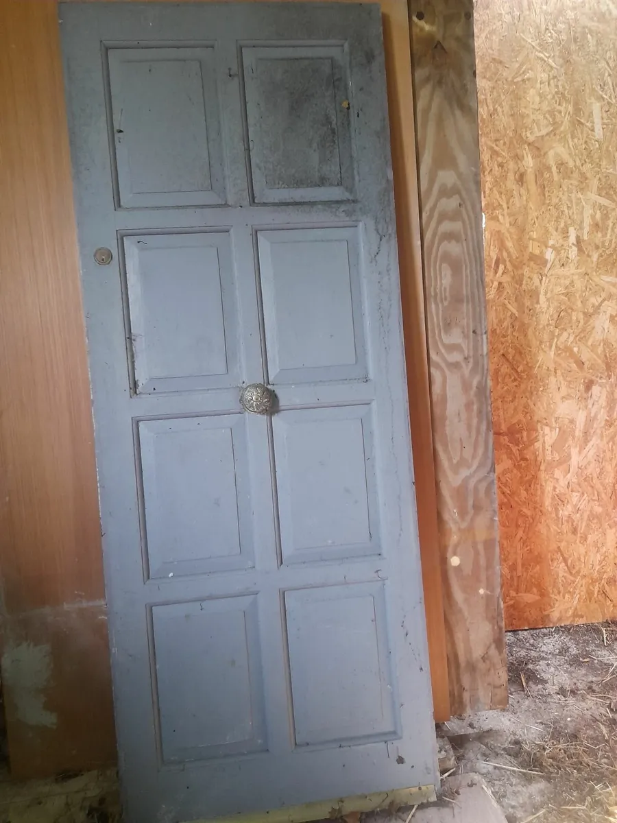 Old timbrr doors - Image 2